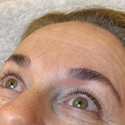 Lash og brow lift i Mårslet ved Aarhus